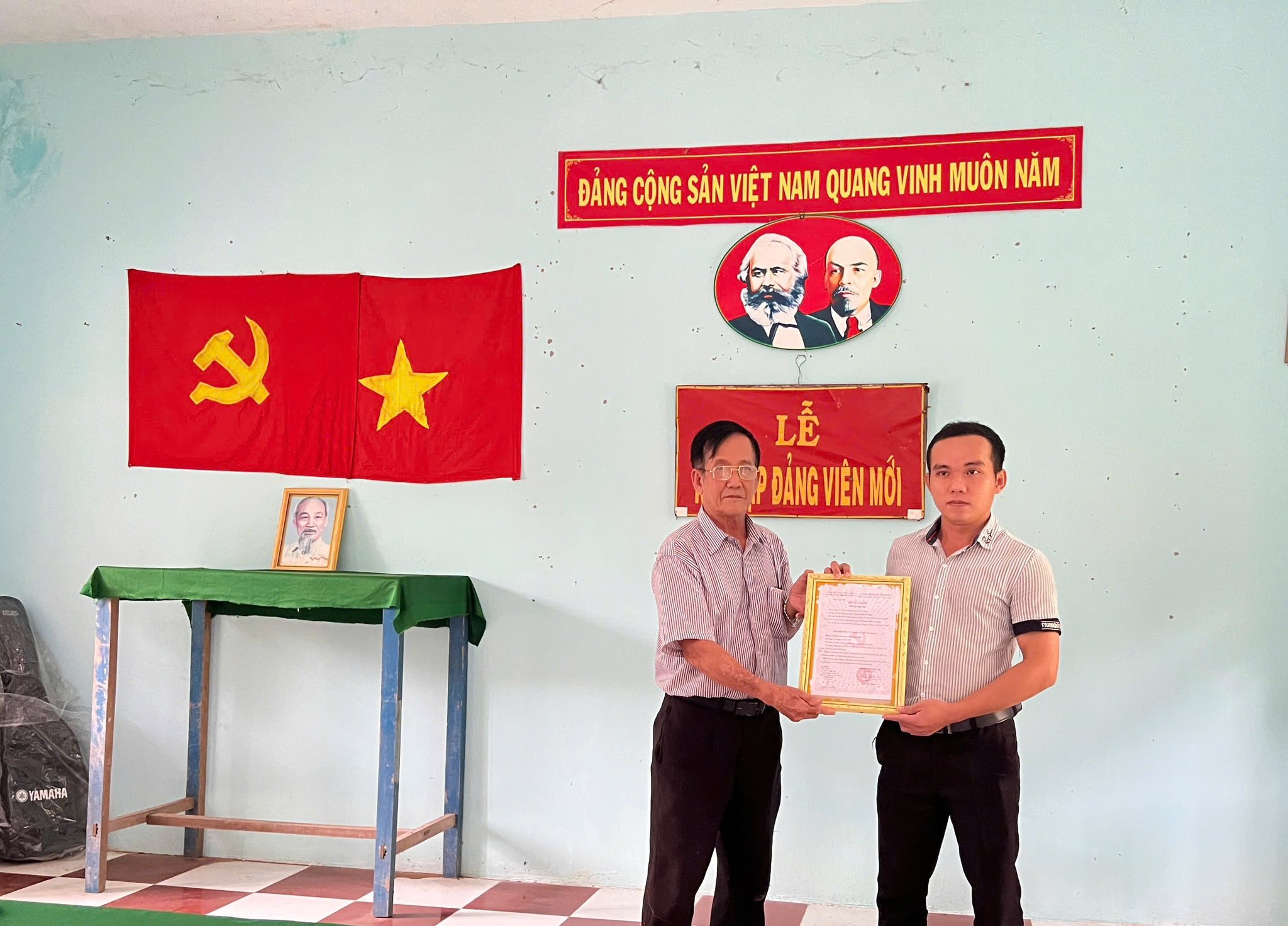 Lễ kết nạp Đảng viên mới tại chi bộ ấp Mỹ Chánh 2, Xã Phước Long