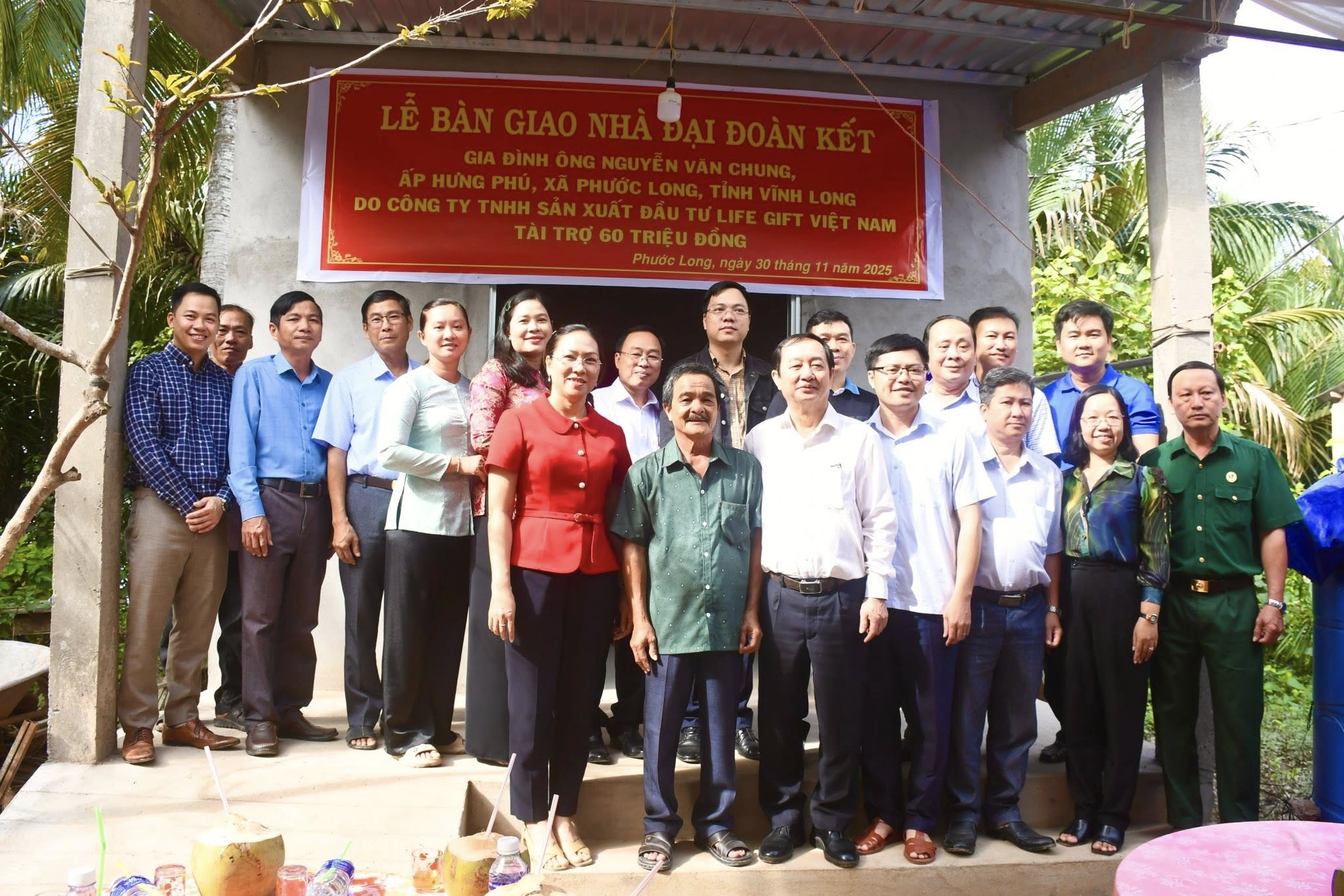 Bàn giao 2 căn nhà đại đoàn kết tại xã Phước Long 